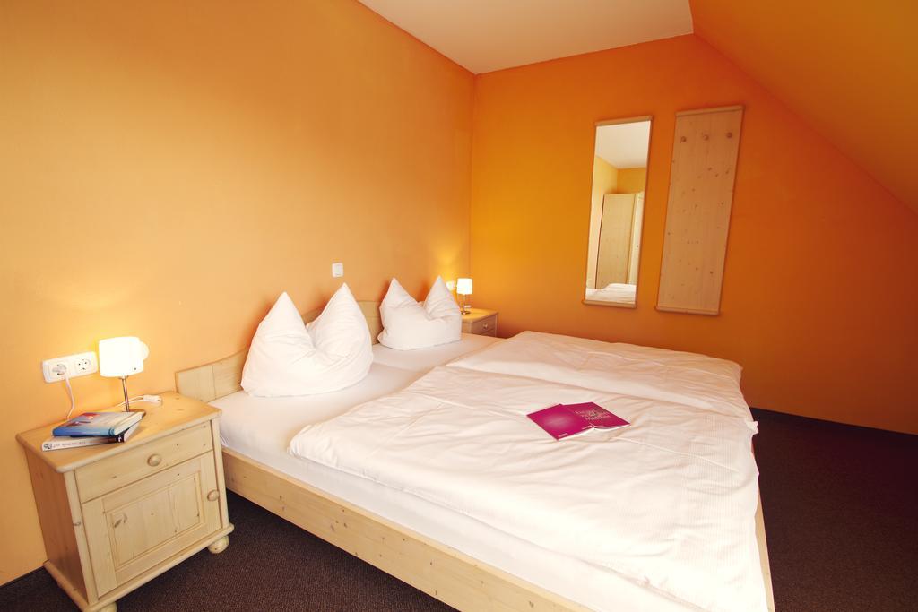 Hotel Brotzeit-Stadl Gbr Bad Staffelstein Zimmer foto