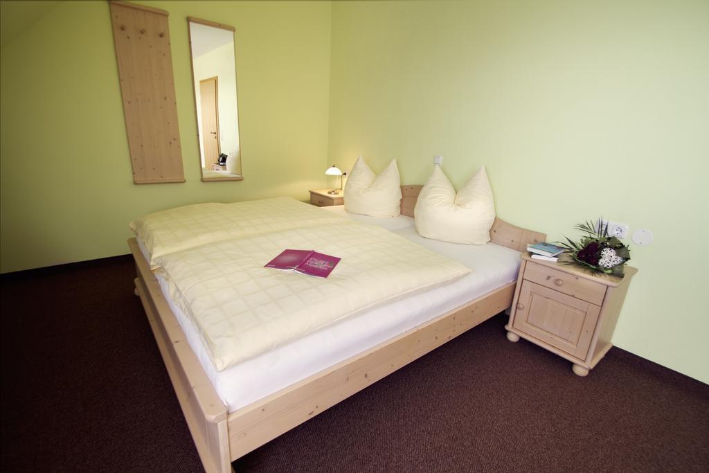 Hotel Brotzeit-Stadl Gbr Bad Staffelstein Zimmer foto