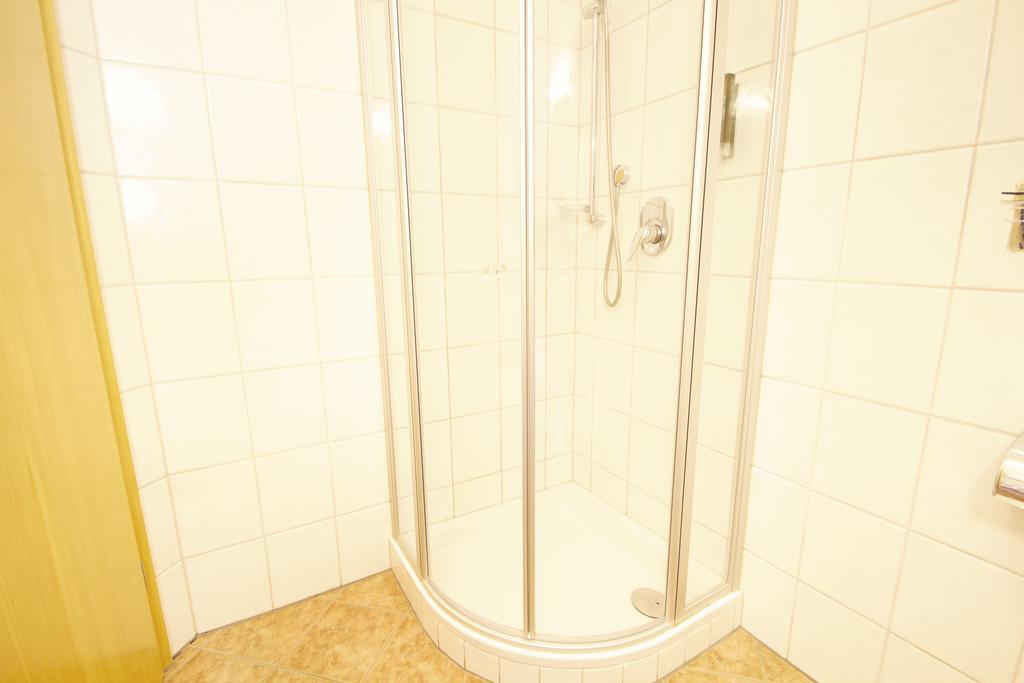Hotel Brotzeit-Stadl Gbr Bad Staffelstein Zimmer foto