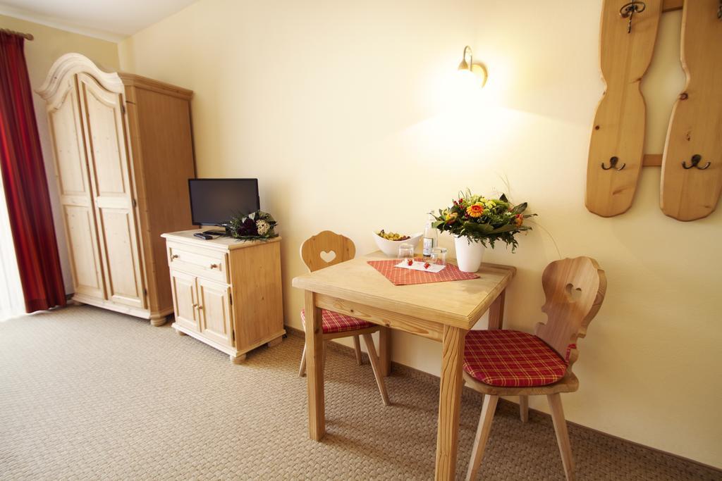 Hotel Brotzeit-Stadl Gbr Bad Staffelstein Zimmer foto